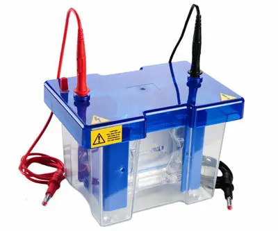 cuba-de-eletroforese-vertical-capacidade-80-amostras-20-por-gel-volume-do-tampao-250-a-1200ml-modelo-k33-10v-kasvi-botulab-equipamentos-e-produtos-para-labo